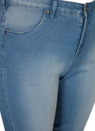 Zizzifashion High waisted Amy capri jeans with super slim fit, Light Blue Denim, Packshot image number 2