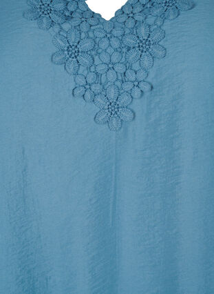 Zizzifashion Viscose blouse with v-neck and embroidery detail, Blue Heaven, Packshot image number 2