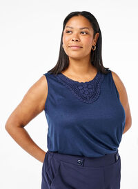 Sleeveless top with lace, Navy Blazer, Model