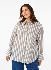 Loose shirt with stripes, Sand w. Black Stripe, Model