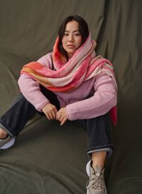 Pink scarf, , Model