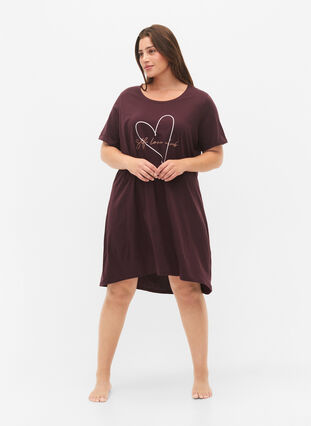 Zizzifashion Short-sleeved nightgown in organic cotton (GOTS), Fudge W. Self-Love, Model image number 2