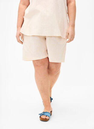 Zizzifashion Loose shorts in cotton blend with linen, Sandshell, Model image number 2