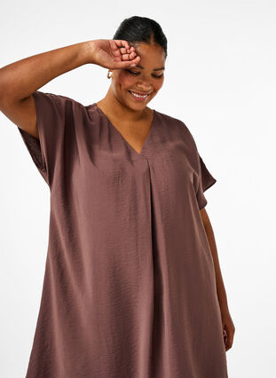 Zizzifashion V-neck dress in viscose, Chocolate Martini, Model image number 2