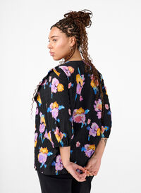 Floral blouse with round neck and zip, Black w. Flower AOP, Model