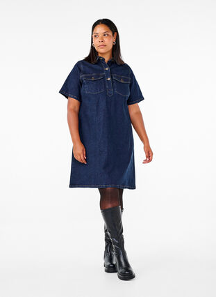 Zizzifashion Denim dress with short sleeves and chest pockets, Dark Blue Denim, Model image number 2