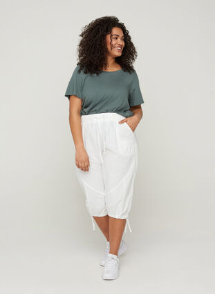 Zizzifashion Loose cropped trousers in cotton, Bright White, Model image number 2