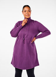 Short sweatshirt dress with a high neck and adjustable waist, Deep Purple, Model