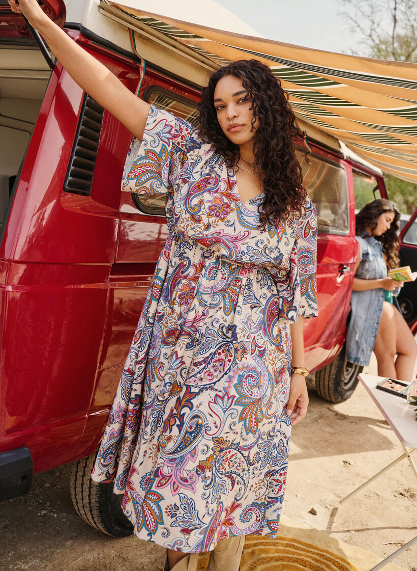 Short sleeve viscose dress in a paisley print, Sand Do. Paisley AOP, Image