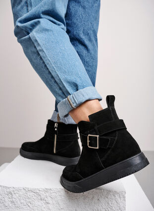Zizzifashion Short wide fit boot in suede, Black, Image image number 1