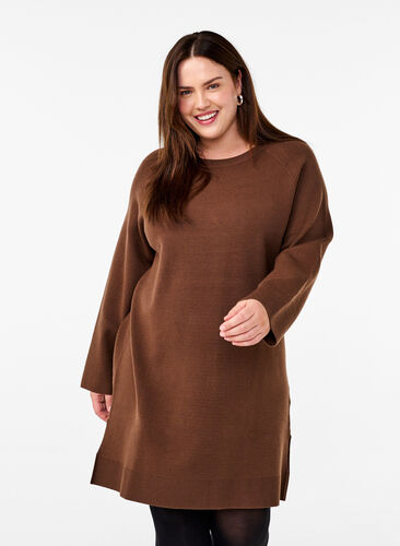 Zizzifashion Knitted dress with a round neck and slit, Carafe Solid, Model image number 0