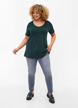 Zizzifashion Solid-coloured basic cotton T-shirt, Scarab, Model image number 2