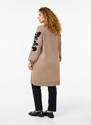 Zizzifashion Knitted dress with embroidery details, Desert Taupe Comb, Model image number 1