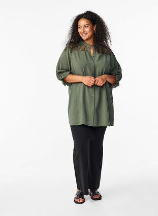 Zizzifashion Long viscose shirt with lace detail, Thyme, Model image number 2