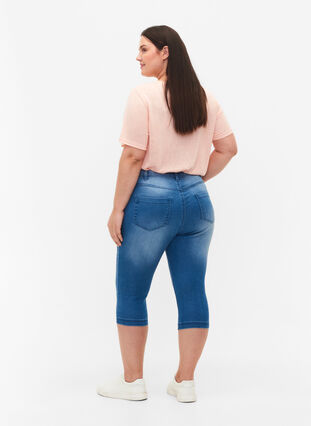 Zizzifashion High waisted Amy capri jeans with super slim fit, Light Blue Denim, Model image number 1