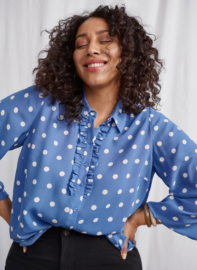 Dotted shirt with ruffles, River S. White Dot, Image