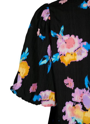 Zizzifashion Dress with short puff sleeves and floral print, Black w. flower AOP, Packshot image number 3