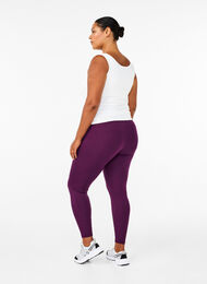 Basic leggings in viscose, Potent Purple, Model