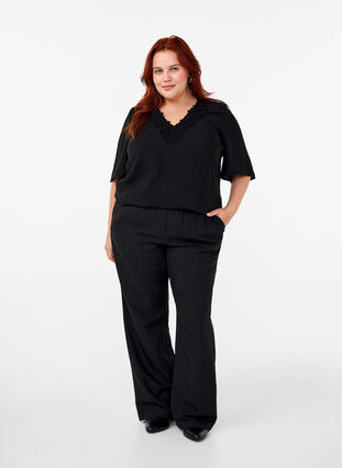 Zizzifashion Viscose blouse with v-neck and embroidery detail, Black, Model image number 3