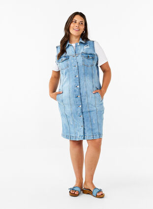 Zizzifashion Sleeveless denim dress with raw edge details, Light Blue Denim, Model image number 2