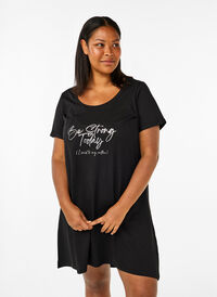 Short-sleeved nightgown in organic cotton, Black Be Strong , Model