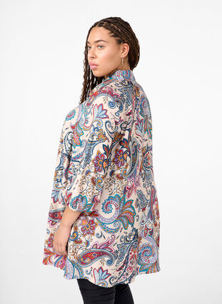 Zizzifashion Paisley print viscose tunic with 3/4 sleeves, Sand Do. Paisley AOP, Model image number 1