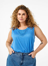 Sleeveless top with lace, Marina, Model