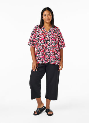 Zizzifashion V-neck blouse with floral print, Black Flower AOP, Model image number 2