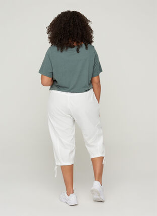 Zizzifashion Loose cropped trousers in cotton, Bright White, Model image number 1