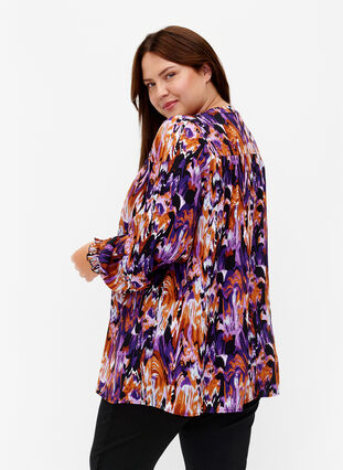 Zizzifashion Long-sleeved viscose blouse with print, Pansy AOP, Model image number 1