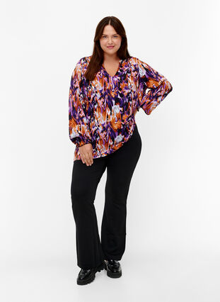 Zizzifashion Long-sleeved viscose blouse with print, Pansy AOP, Model image number 2
