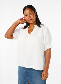 Short-sleeved viscose blouse with ruffle details, Bright White, Model