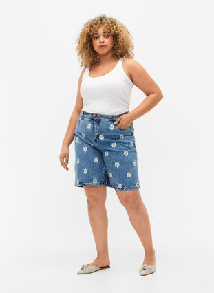 Zizzifashion High waisted Mille shorts with embroidered flowers, Light Blue Flower, Model image number 3