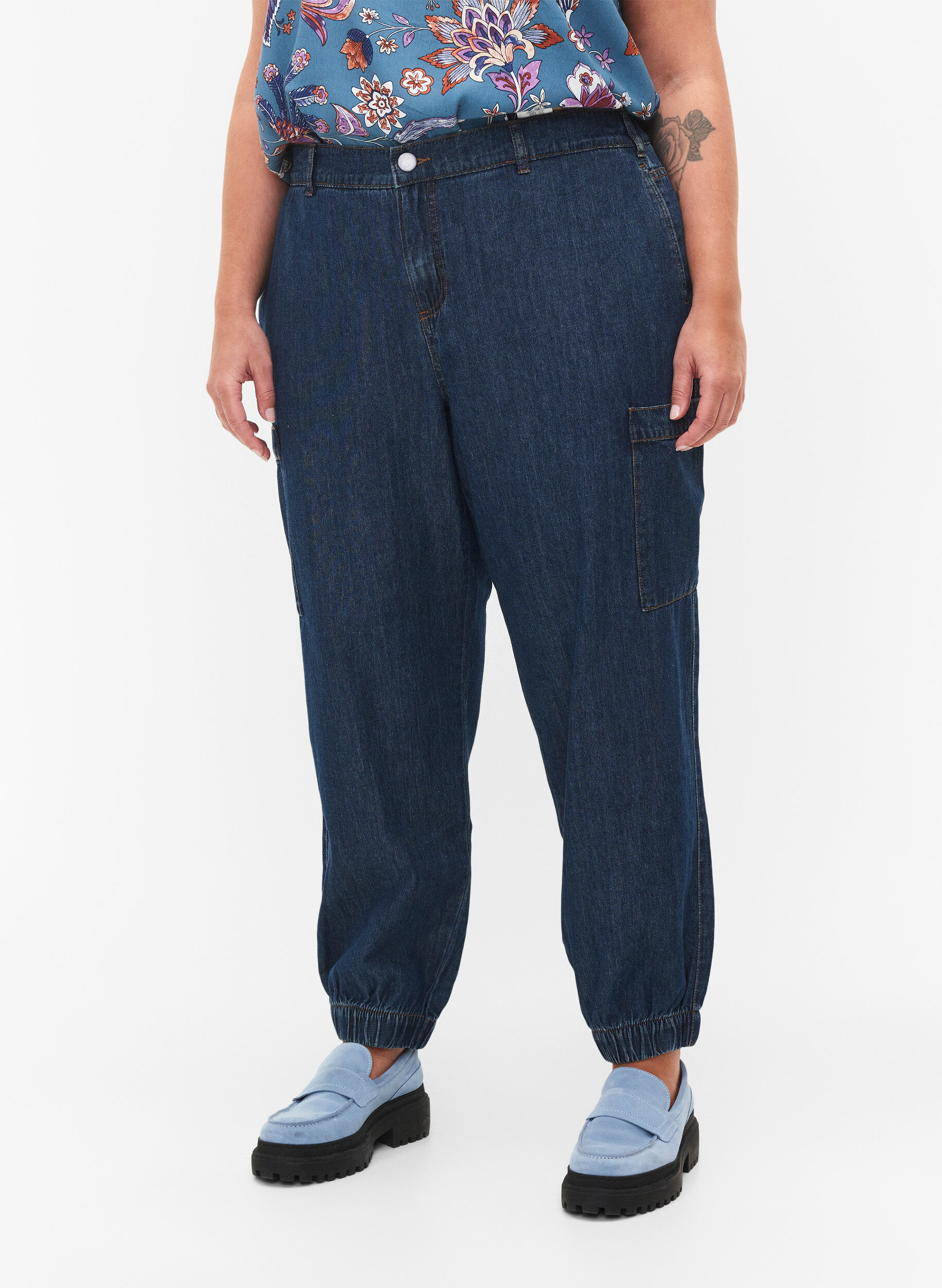 Cargo jeans with pockets