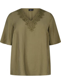 Viscose blouse with v-neck and embroidery detail