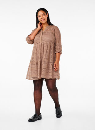 Zizzifashion Short lace dress with 3/4 sleeves, Fossil , Model image number 2