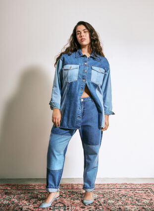 Zizzifashion Mille mom fit jeans with colorblock and high waist, Light Blue Denim, Image image number 0