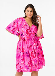 Knee-length dress with floral print and wrap look, Pink Rose AOP, Model