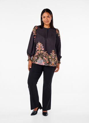 Zizzifashion Blouse with paisley print, Black Paisley, Model image number 3