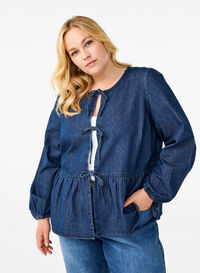 Peplum blouse in denim with a tie fastening, Dark Blue Denim, Model