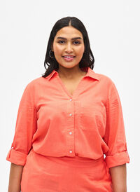 Shirt blouse with button closure in cotton-linen blend, Living Coral, Model