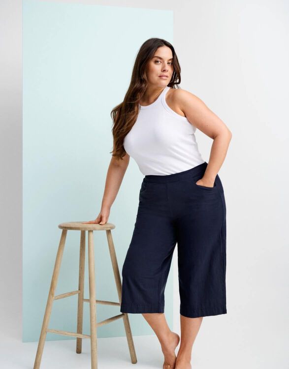 Womens Plain Plus Size Elasticated 3/4 Length Capri Trousers Pants Shorts  12-24 